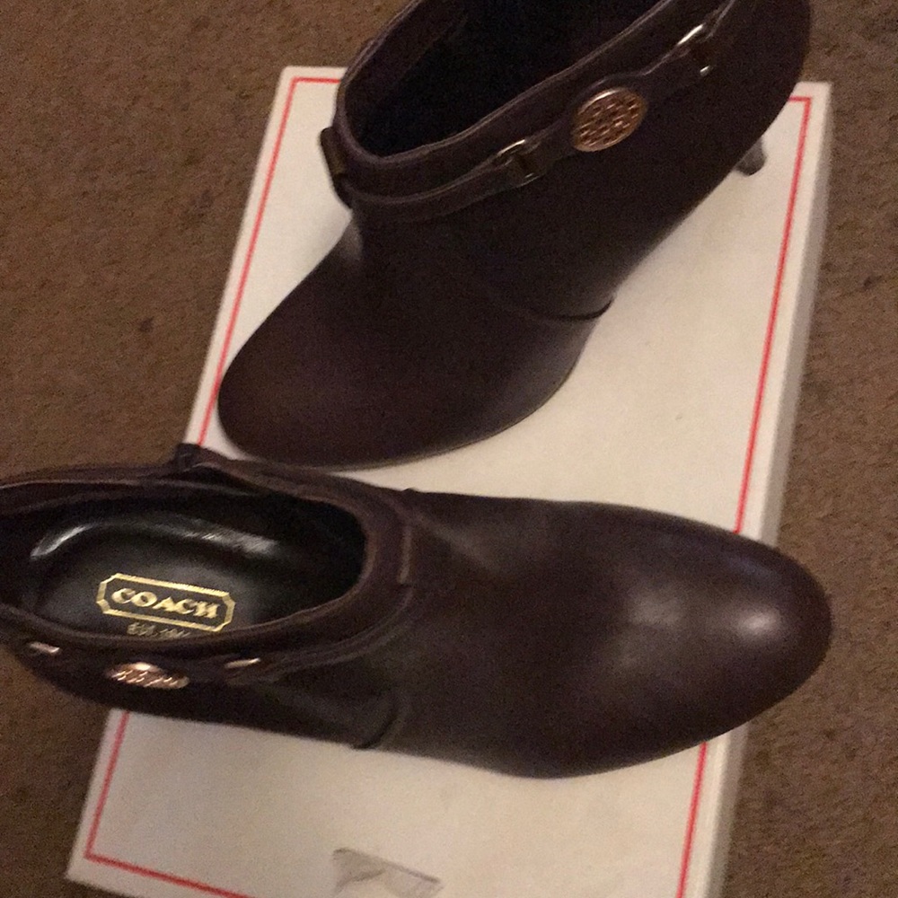 Shoes - Picture 2 of 4